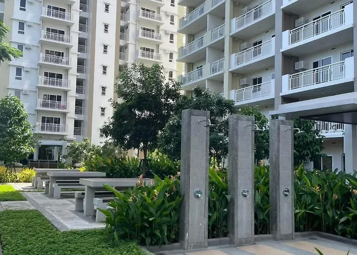The Atherton By Dmci- 2br Free Parking Manila